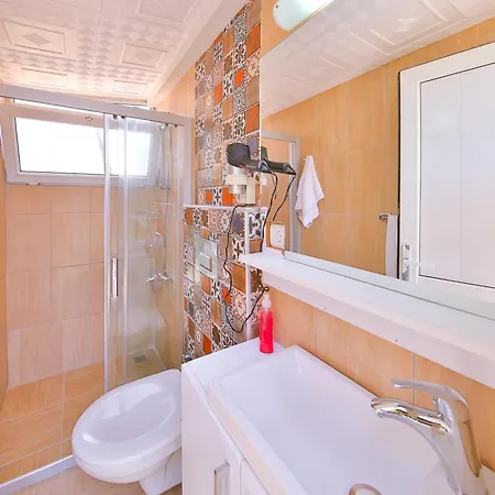 بيت شباب Ates *