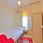 阿泰膳食公寓 旅馆 *