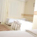 阿泰膳食公寓 旅馆 卡斯